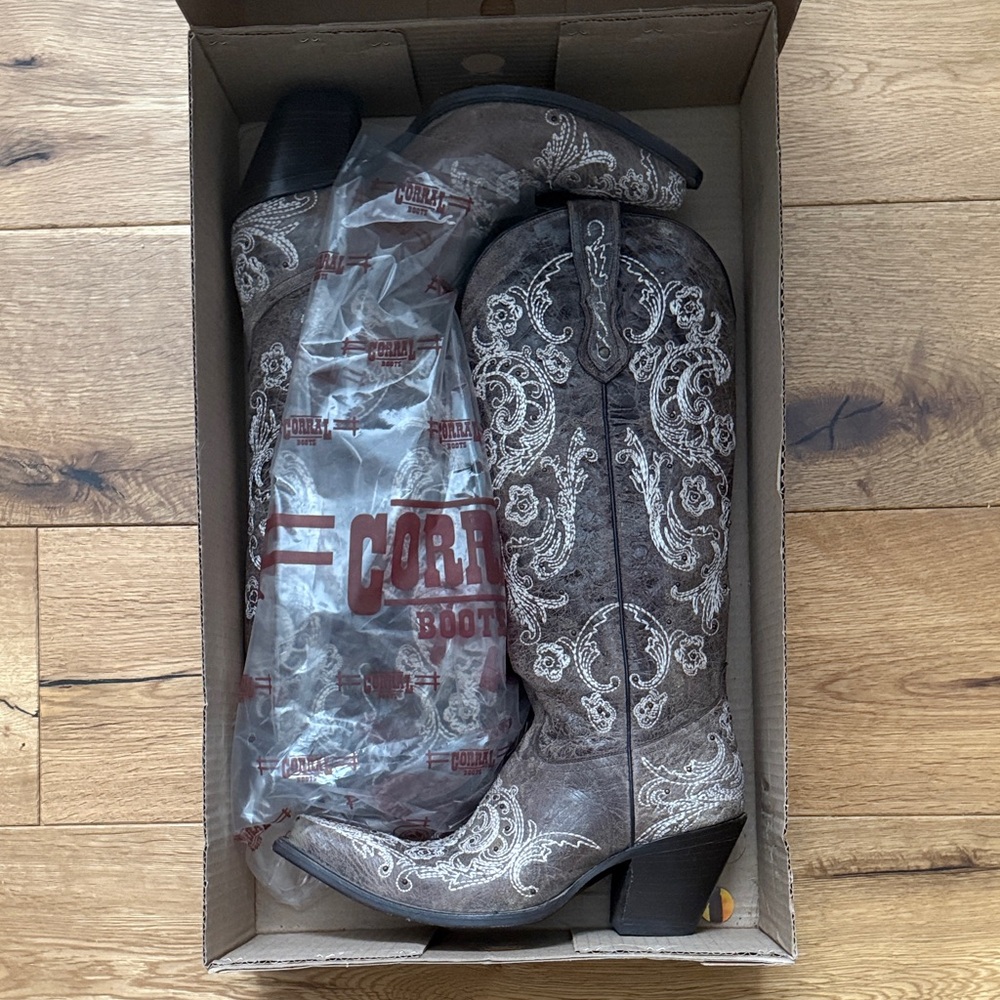 Corral Intricate Embroidered Western Boots